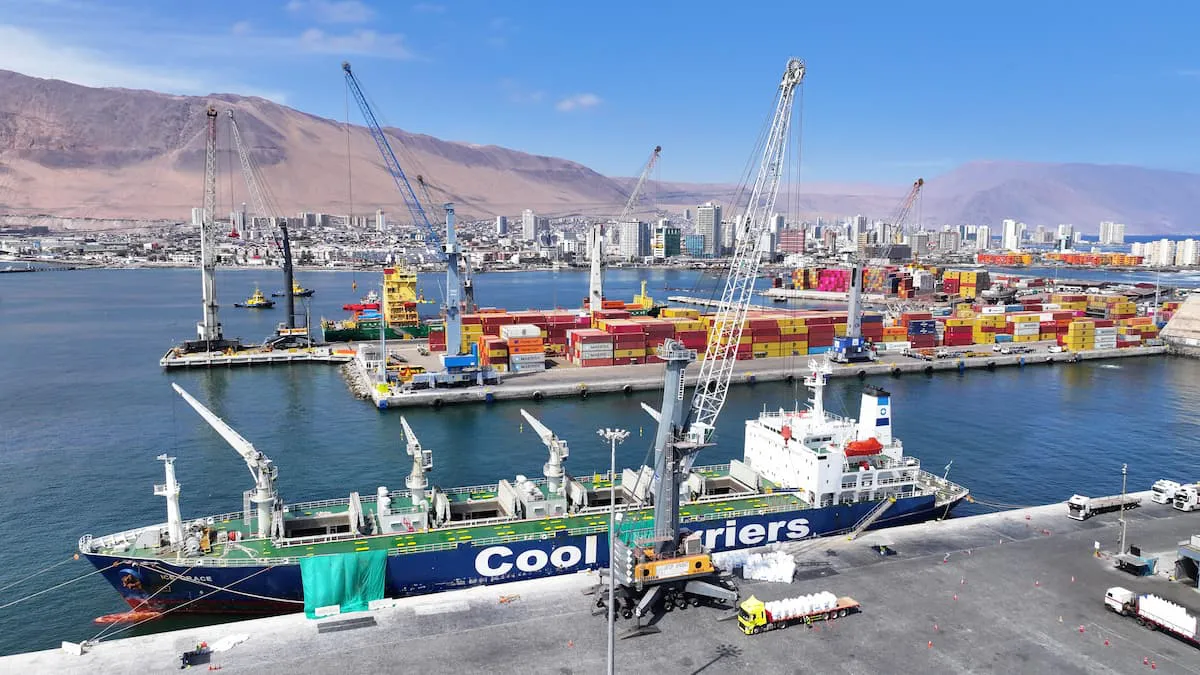 grua_movil_inicio_operaciones_puerto_iquique