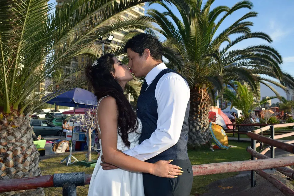 cavancha_atrae_a_novios_turistas_como_escenario_romantico_1